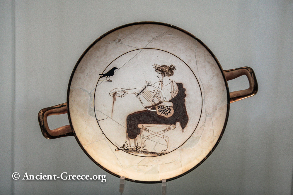 Ceramic vesel (kylig) with a depiction of Apollo and a raven.