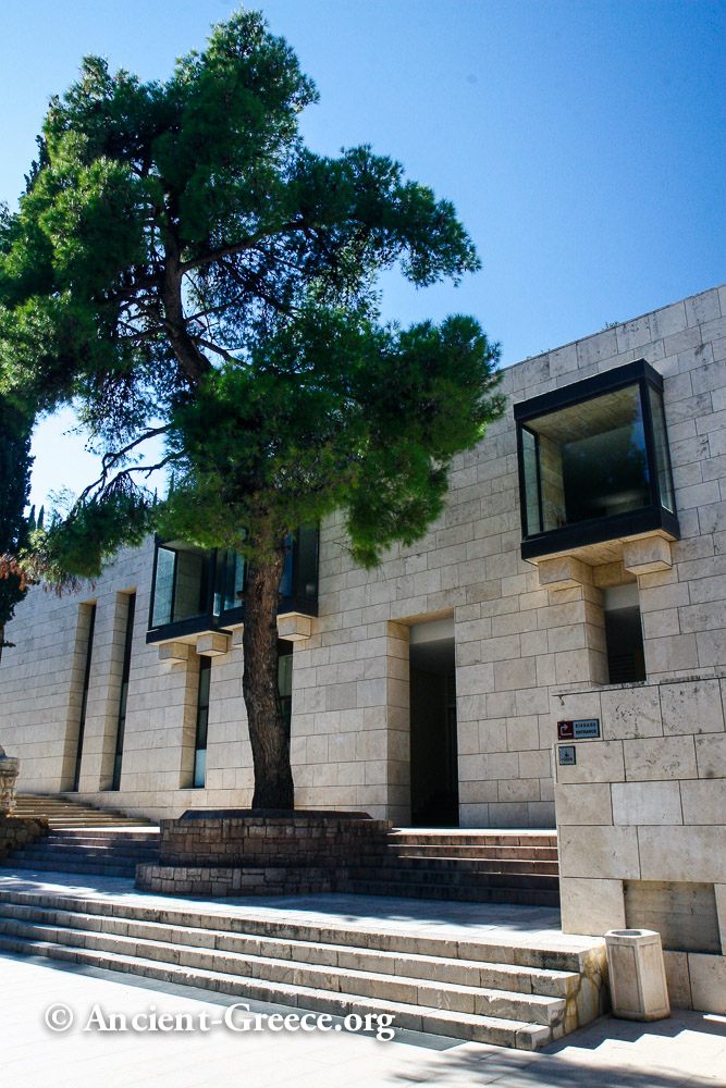 The entrance to the Delphi Museum