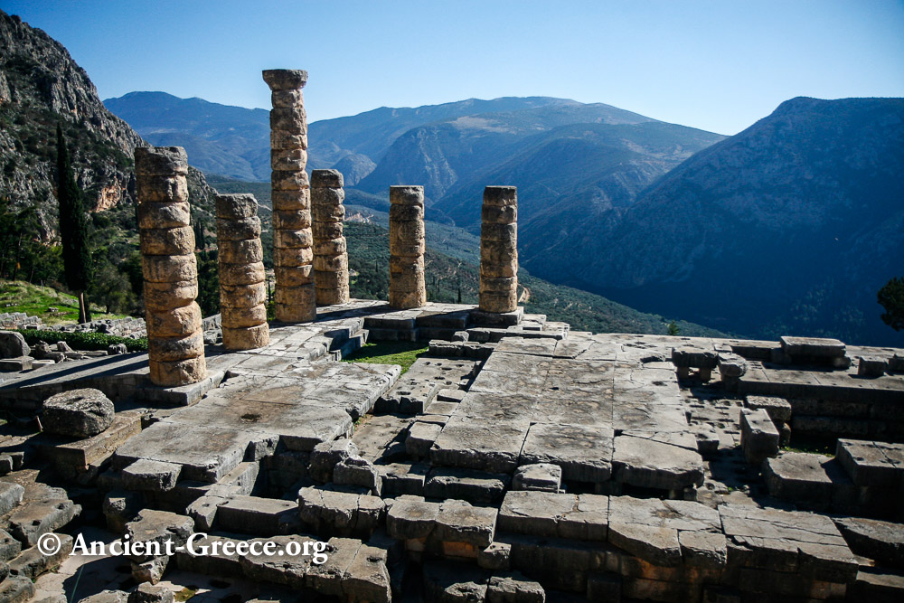 5 ancient columns of the temple of Apollo.