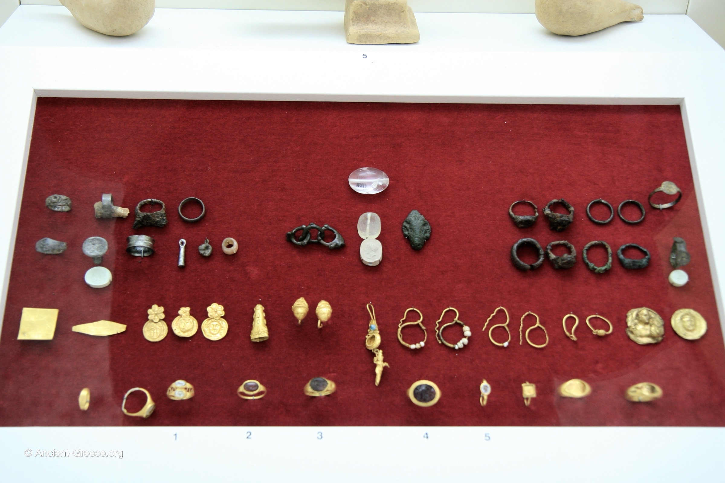 A collection of Hellenistic jewelry