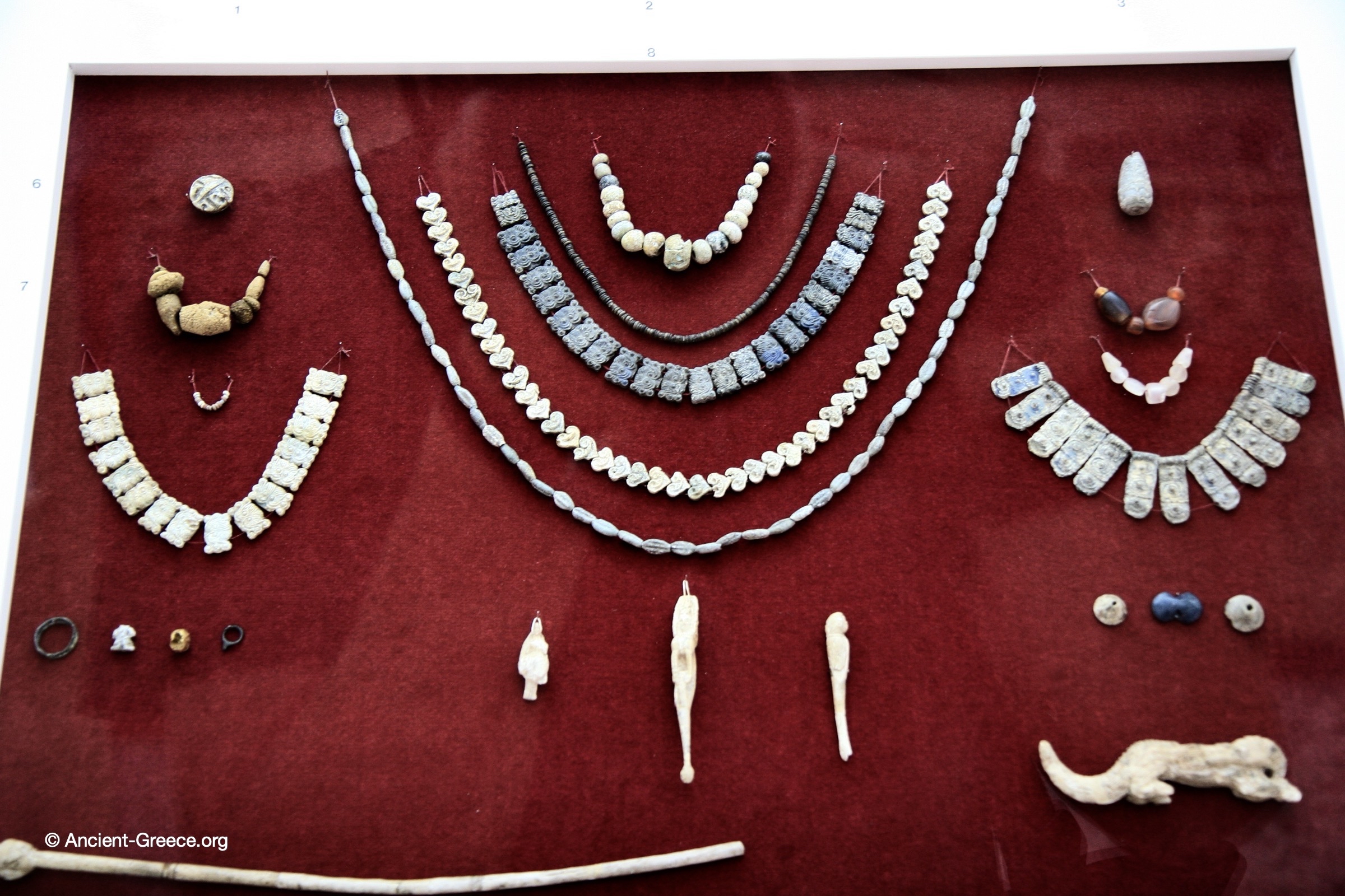Funerary jewelry from Chamber Tomb