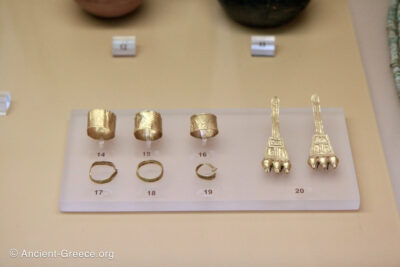 Gold jewelry from an Early Geometric burial