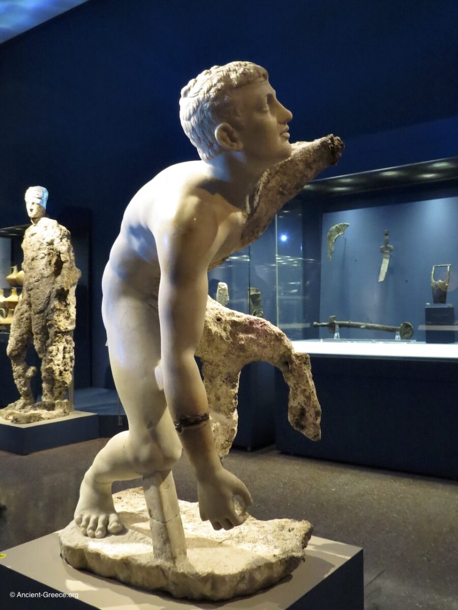 Antikythera Shipwreck - Marble statue