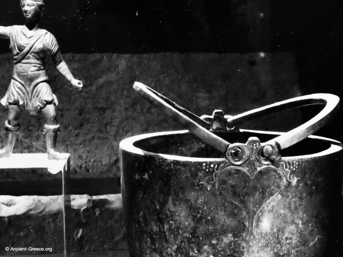 Bronze Statuette of Artemis Agrotera