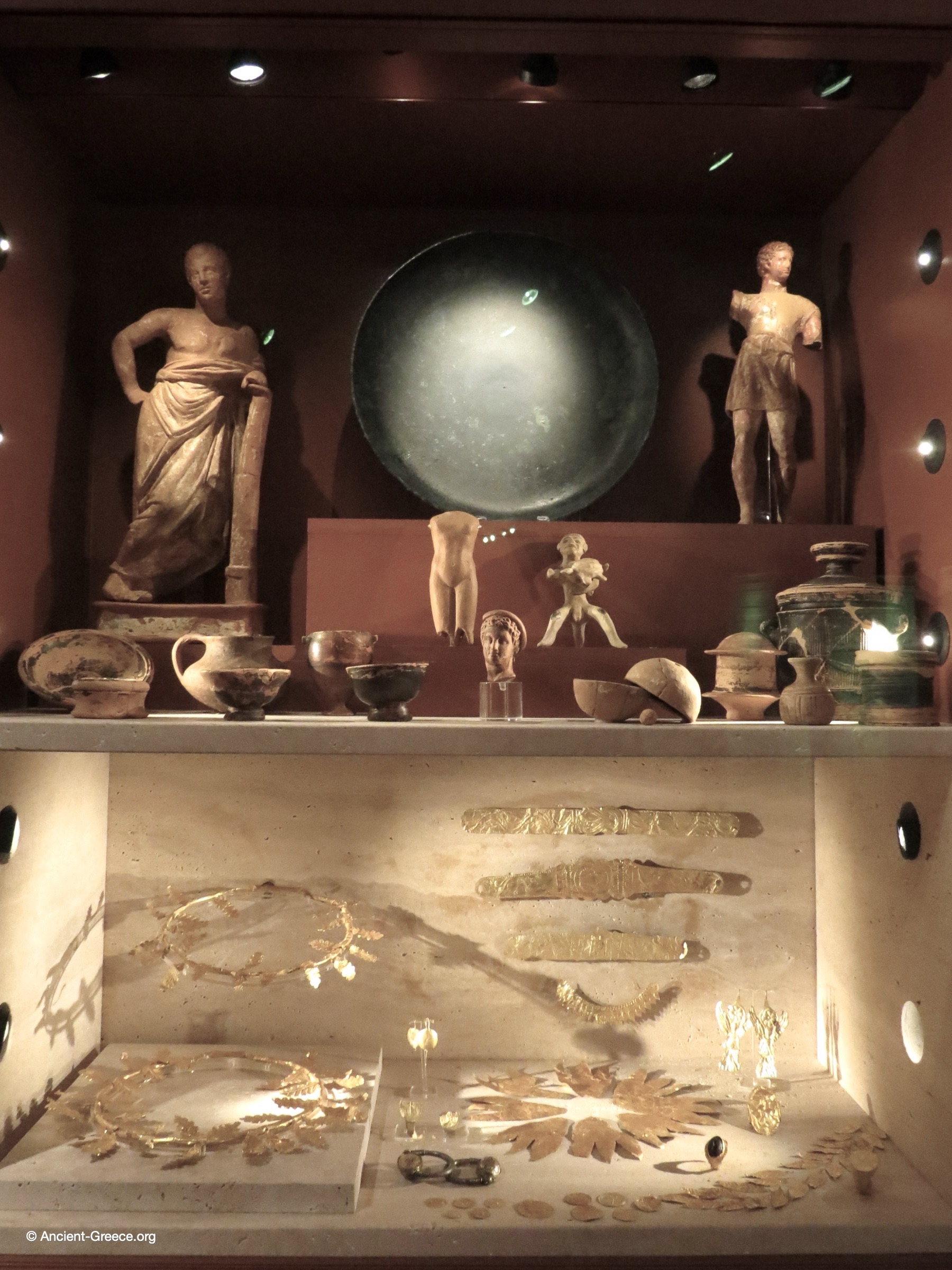 Golden Wreaths and Votive Statuettes