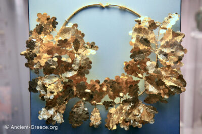 Gold oak wreath