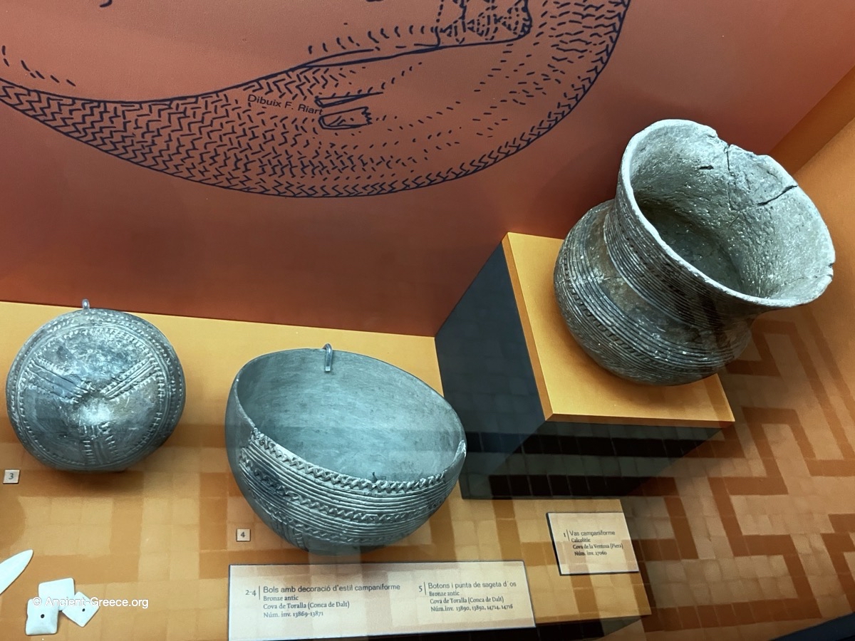 Bowls with bell-shaped decoration from the Chalcolithic Period.