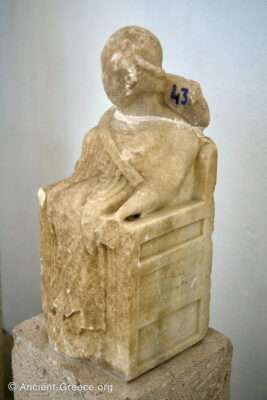 Statue of enthroned Hera