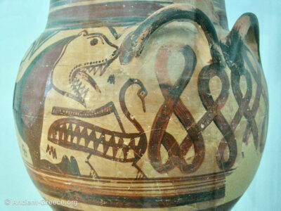 Mycenaean vase depicting a bird and a cat (or lion).