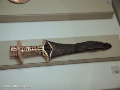 Dagger with gold-sheathed hilt