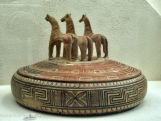 Pyxis with horses