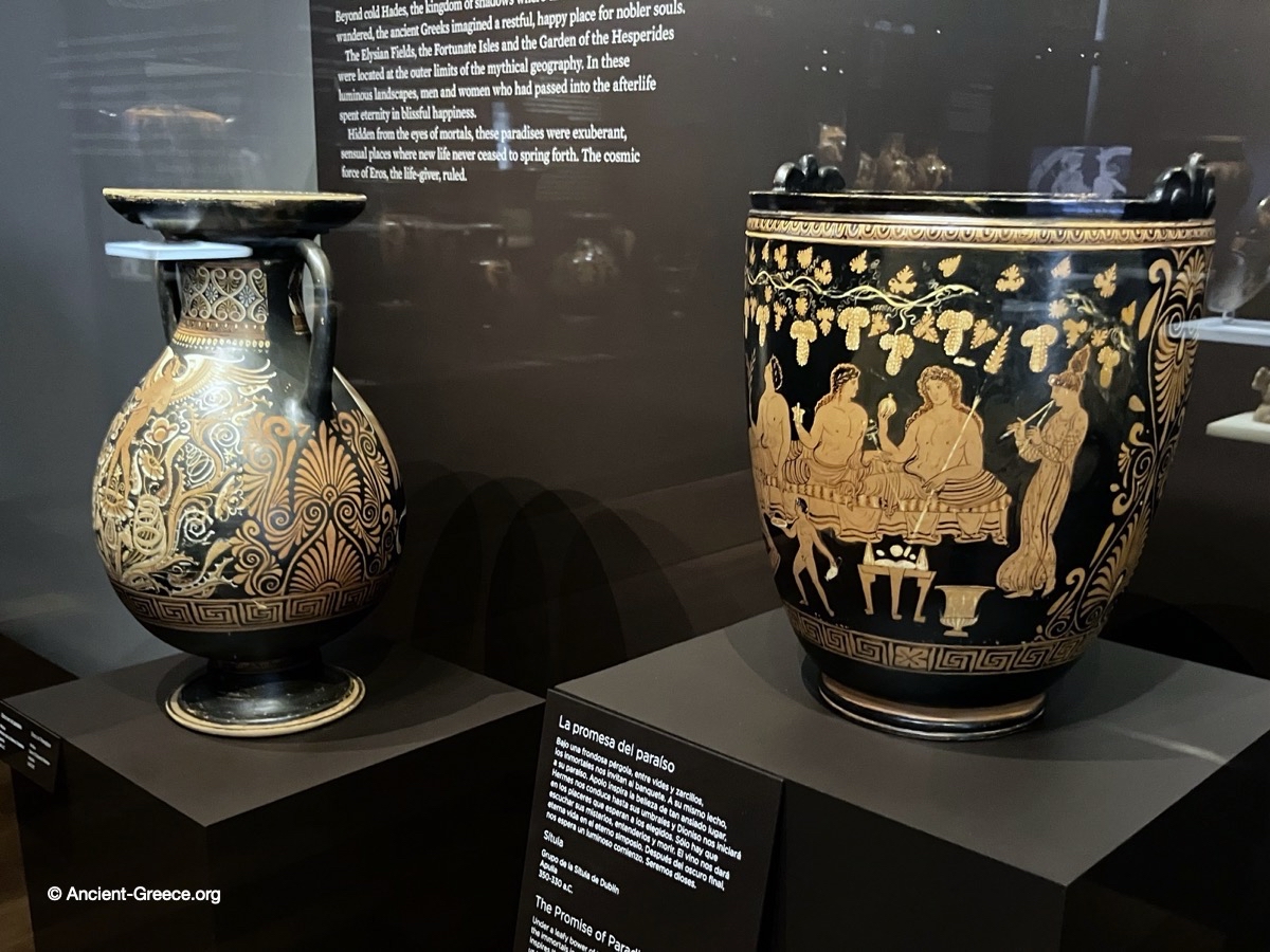 Situla and pelike pottery from the classical era