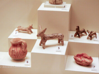 Clay figurines Mycenae Archaeological Museum.