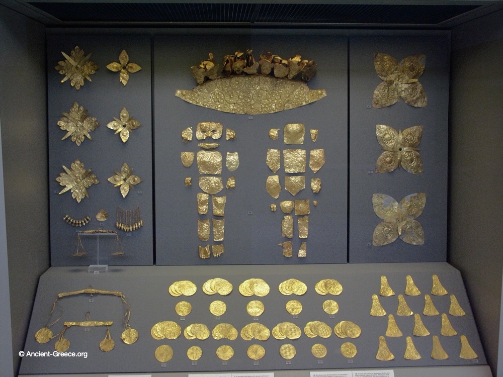 Funerary gold covering for an infant