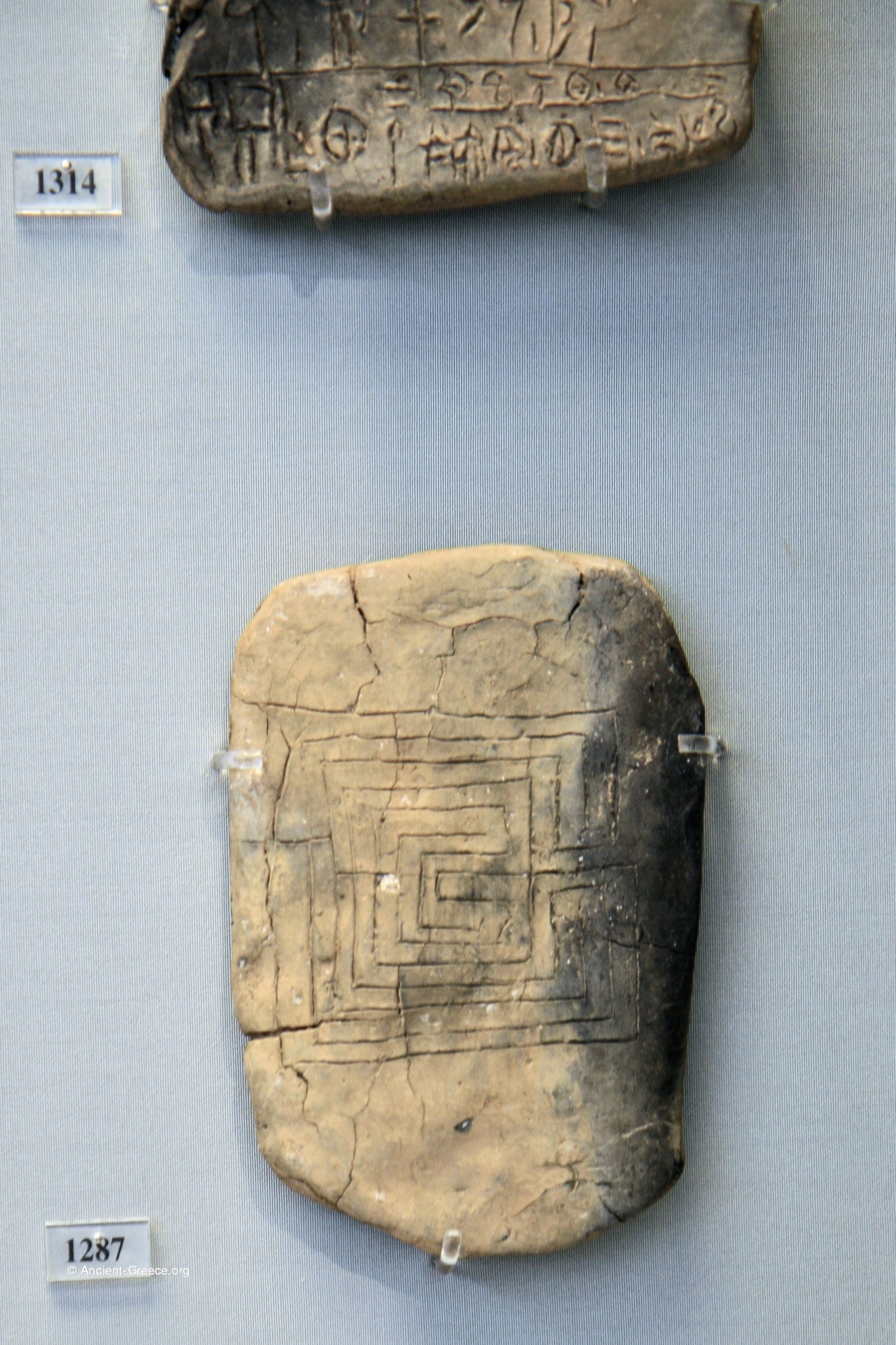 Linear B tablet with labyrinth
