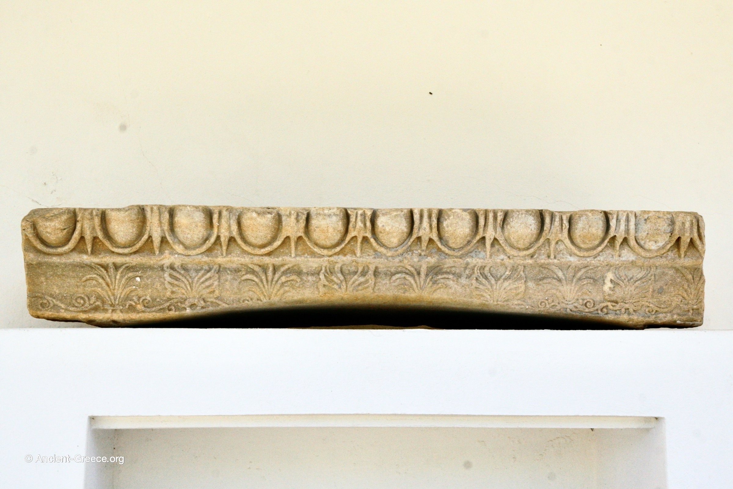 Egg and dart pattern.