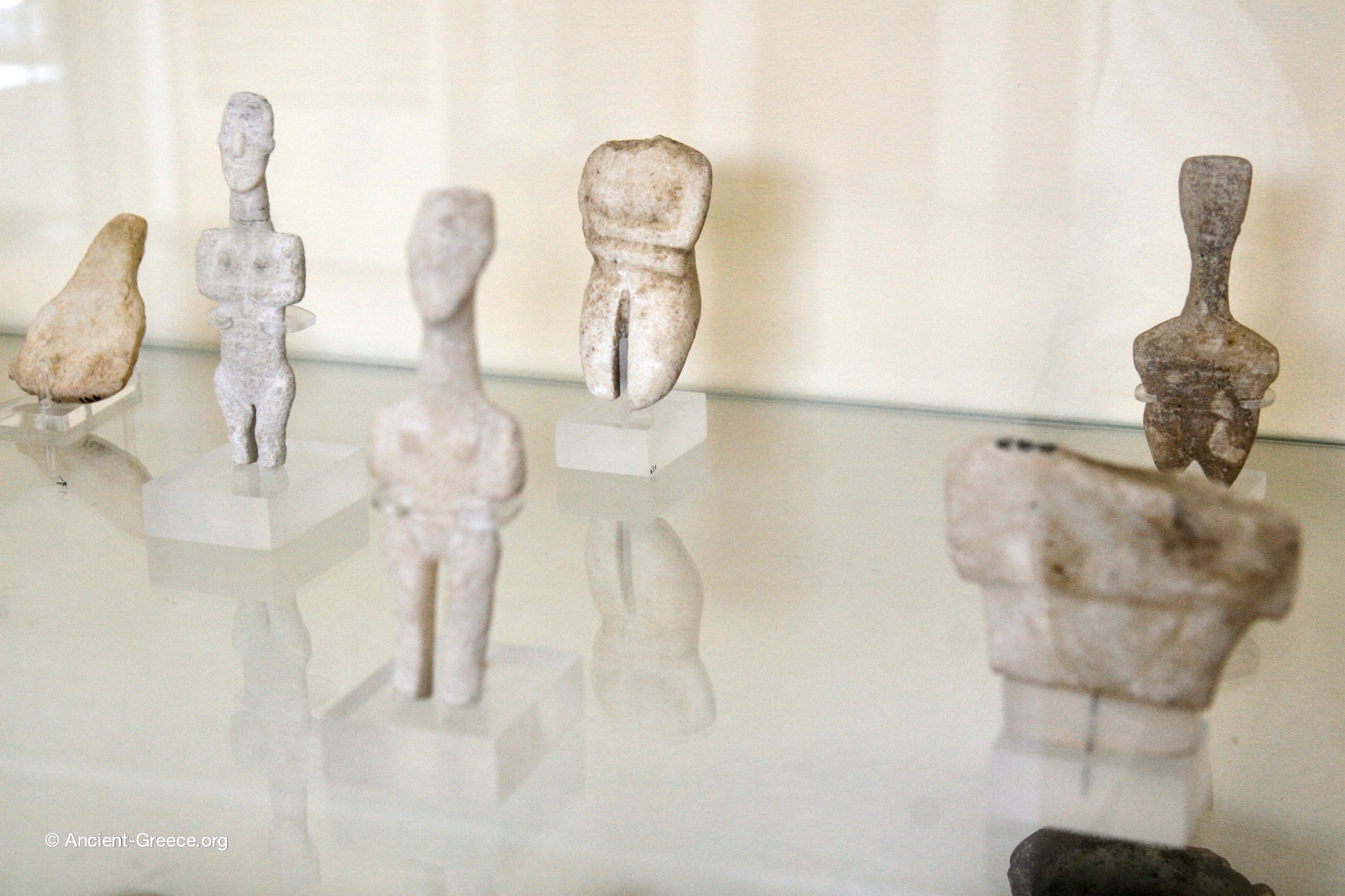 Cycladic statuettes