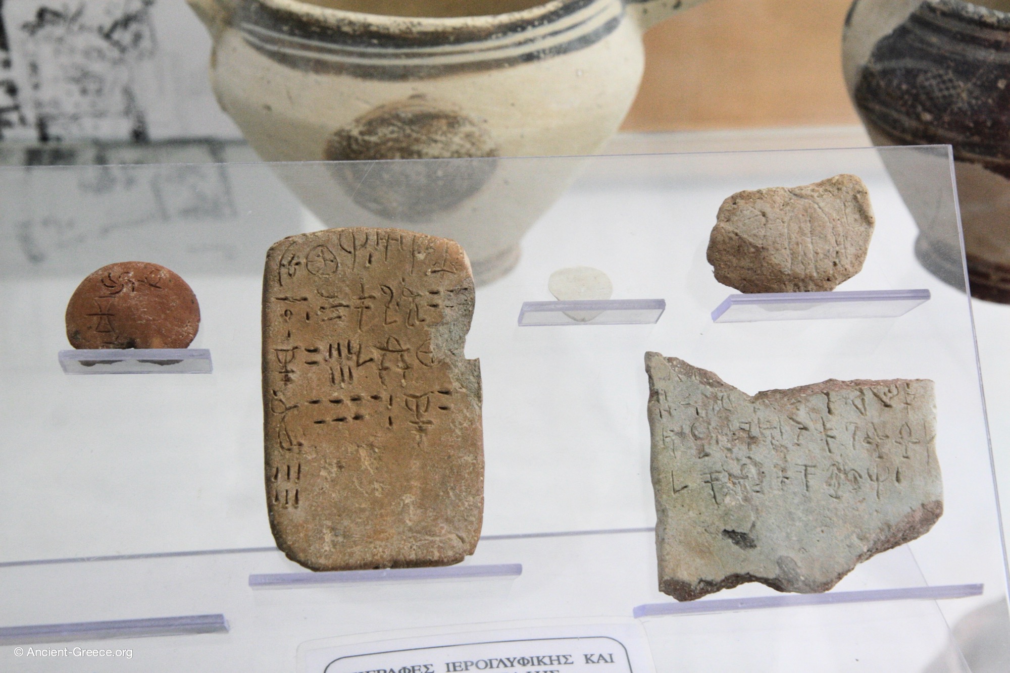 Hieroglyphic and Linear A Inscriptions