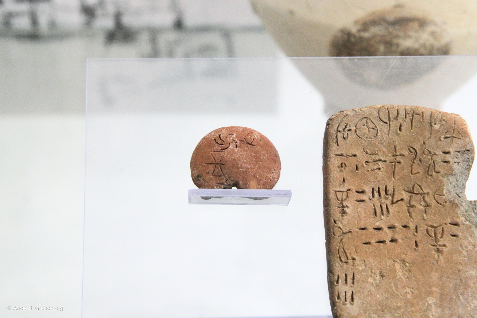Hieroglyphic and Linear A Inscriptions