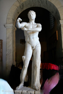 Apoxyomenos Statue