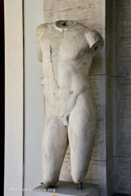 Marble male torso fragment