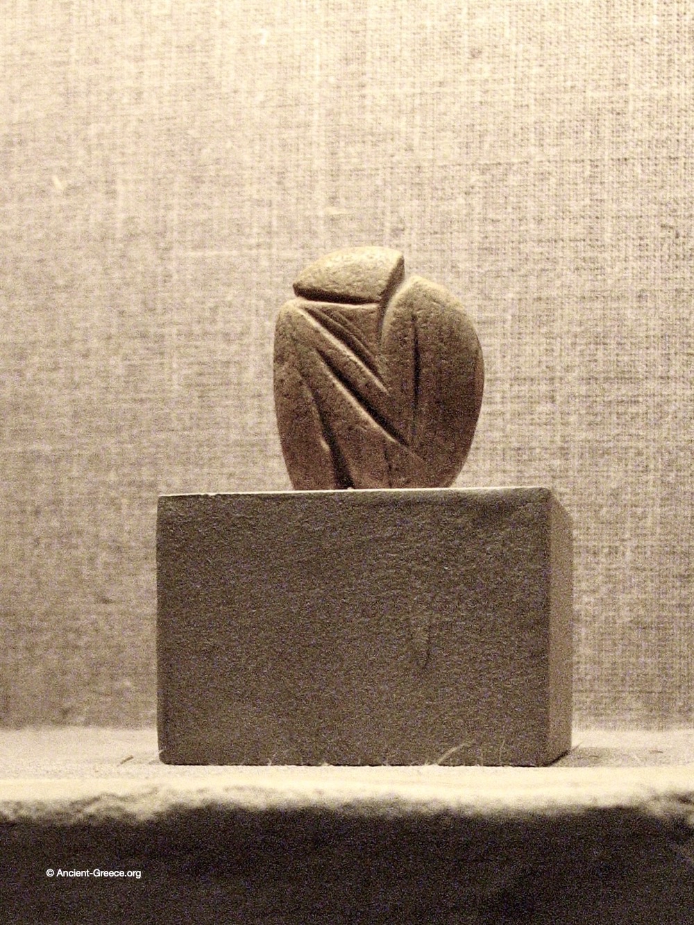 Figurine of a seated figure