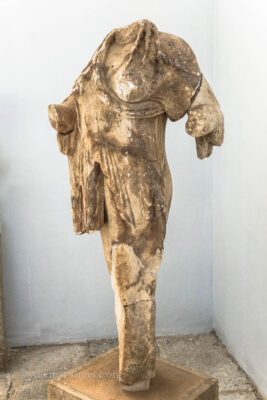 Marble statue of a kore